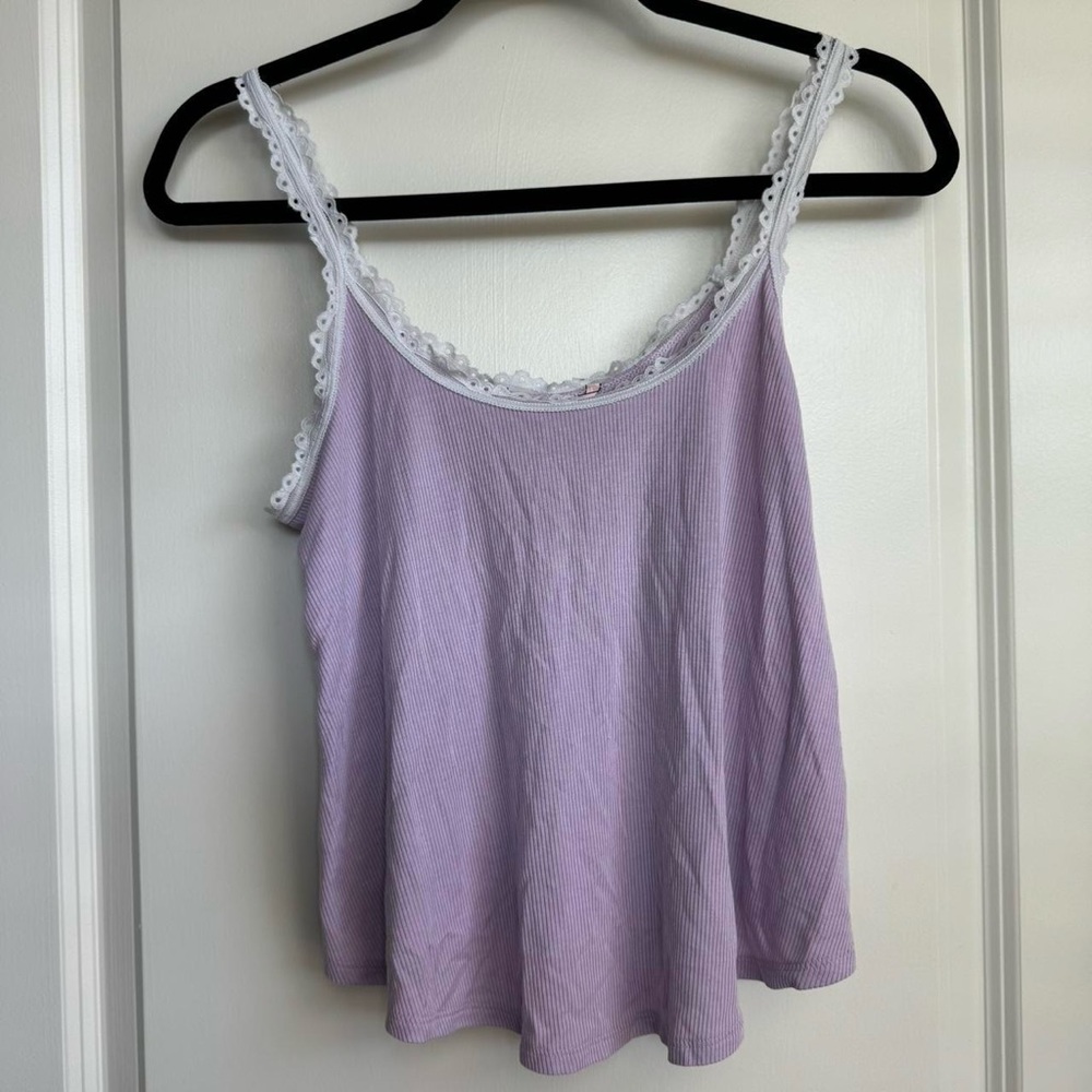 VS tank with white lace